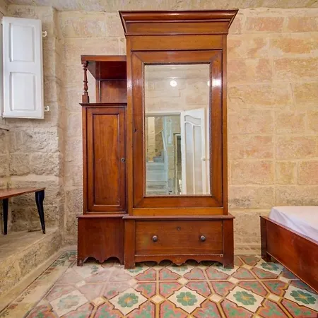 Ta' Zaren Townhouse In Feriehus *