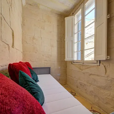 Ta' Zaren Townhouse In *