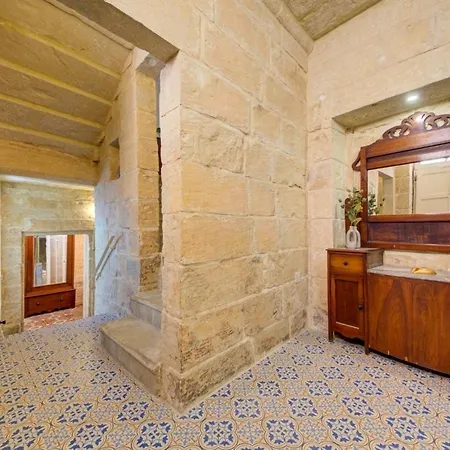 Ta' Zaren Townhouse In Casa vacanze *